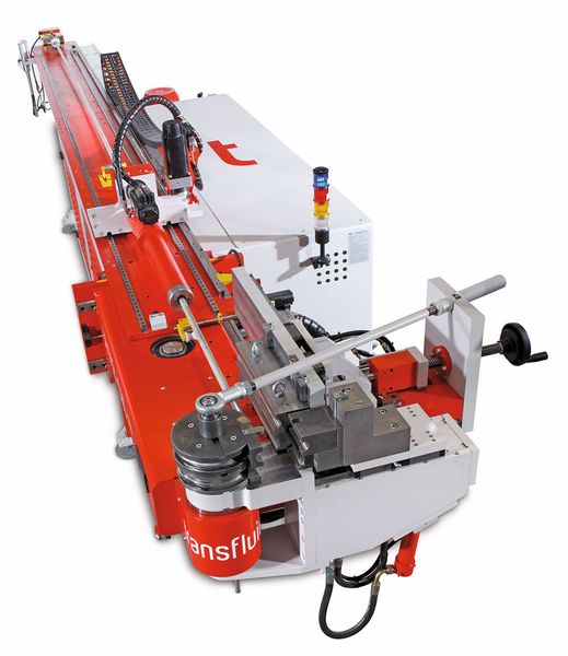 Fit für Industrie 4.0:  Die vollautomatische Dornbiegemaschine  DB 642 3A-CNC verarbeitet 3D-Daten in fast allen Formaten. (Bild: Transfluid)