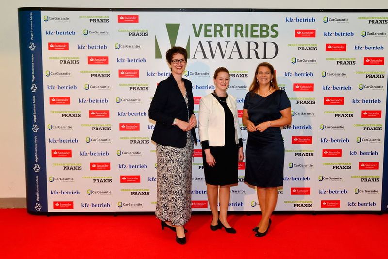 Andrea Hansen (v.li), Paulina von Mirbach und Britta Peter-Rau von Christoph Kroschke reisten aus Ahrensburg an. (Vogel Business Media)