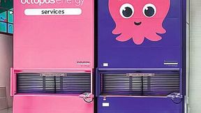 Hänel-Lagerlifte verbinden technische Funktionalität mit individuellem Corporate Design und werden so zu repräsentativen Markenbotschaftern. (Bild: Hänel)