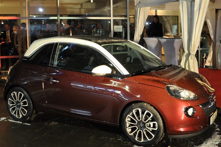 Überraschungsgast der Eröffnungsfeier: Der neue Opel-Hoffnungsträger Adam. (Foto: Rehberg)