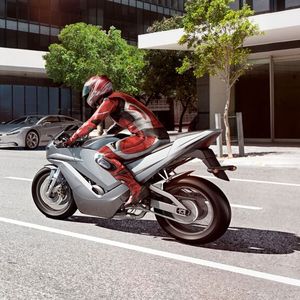 Vor 30 Jahren brachte Bosch sein erstes seriengefertigtes Motorrad-ABS auf den Markt.(Bild:  Bosch)