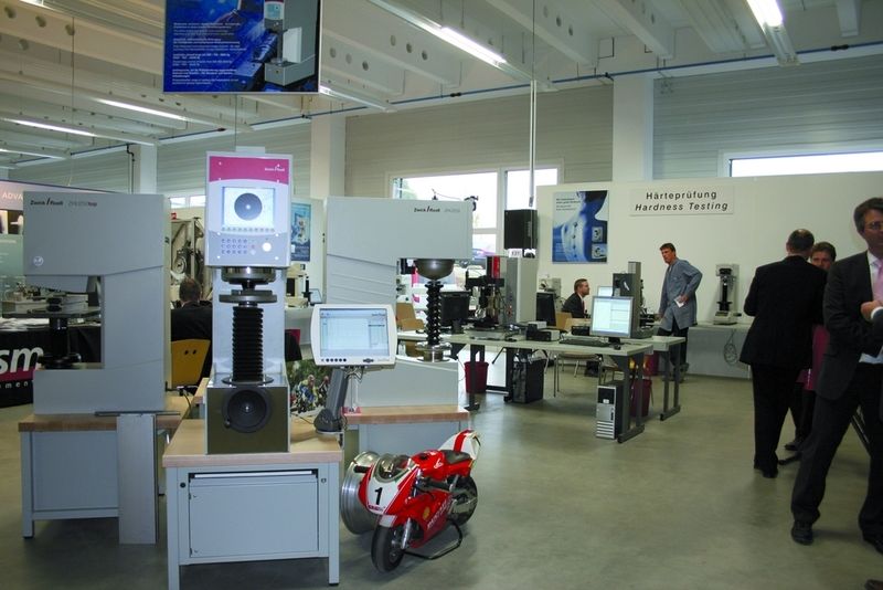Reges Interesse fanden die präsentierten Prüfverfahren auch auf der Themeninsel Metall. Bild: Munde (Archiv: Vogel Business Media)