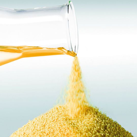 Von der Flüssigkeit zum Granulat: Innovative Drucklufttechnologie unterstützt die Heitersheimer Inprotec AG bei der Wirbelschichtgranulation. Von der Flüssigkeit zum Granulat: Innovative Drucklufttechnologie unterstützt die Heitersheimer Inprotec AG bei der Wirbelschichtgranulation.