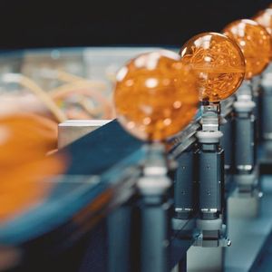 Digitalisierung allein reicht nicht. Der Transport der Produkte in Maschinen und Anlagen muss auf die neuen Anforderungen hin optimiert werden.