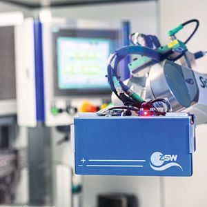 Die Anlagen zur Herstellung von PHEV-1-Zellen (30 Ah) werden mit Zell-koBatt auf großformatige PHEV-2- und Pouchzellen bis 80 Ah erweitert.