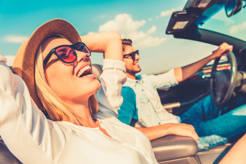 Fahrerassistenzsysteme können das Autofahren vereinfachen und Unfälle reduzieren. Frauen scheinen laut einer Umfrage des DVR der neuen Technik eher zu misstrauen als Männer. (©  gstockstudio/Freedom of the open road./Fotolia.com)
