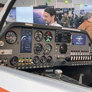 Emissionsfrei fliegen: Auf der AERO-Messe zeigt die THWS ihr Wasserstoff-Flugzeug Taifun 17 H2 mit selbstentwickeltem Innenleben. (Bild:  THWS/Johannes Paulus)