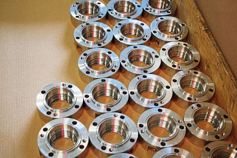 Mit dem SU-Bohrer von ZCC Cutting Tools Europe schafft Kraus jetzt 1400 Bohrungen statt wie bisher nur 1000 mit einem Werkzeug. Die gute Laufruhe des Bohrers bringt außerdem eine bessere Oberflächen­qualität. (Bild: Königsreuther)