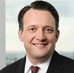 Titel, Name: Michael Pontzen   Geburtsjahr, -ort: 1969 in Mönchengladbach  Funktion: Mitglied des Vorstands  Firma: LANXESS AG    Ausbildung: Master of Business Administration an der Philipps-Universität Marburg  Berufliche Laufbahn:  bis 1999: Vorstandsassistent bei der Ferrostaal AG in Essen  1999-2001: Manager der Investor Relations Abteilung der MAN AG 2001-2004: Teamleiter Investor Relations bei der EADS (heute Airbus) 2004-2008: Leiter der Group Function Investor Relations, Lanxess 2008-2012: Leitung des Bereichs Corporate Finance innerhalb der Group Function Treasury und des Bereichs Risk und Cash Management  seit 2012: Leiter der Group Function Corporate Controlling seit 2015: Finanzvorstand von Lanxess   Besonderes: – Mitglied im Vorstand des Deutschen Aktieninstituts (DAI) – Mitglied in der Gesellschaft für Finanzwirtschaft in der Unternehmensführung e.V. (GEFIU) (Bild: Lanxess)