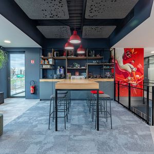The "Creativity Room" - Würth Elektronik places great emphasis on creating a work environment that promotes creative collaboration.(Image: Würth Elektronik ICS)