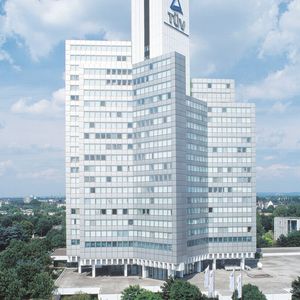 Weltweit beschäftigt die TÜV Rheinland Group 10.400 Menschen. Seinen Kunden bietet das Unternehmen 2.500 Dienstleistungen rund um Qualität und Sicherheit für Mensch und Umwelt.