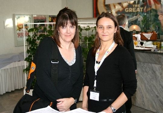 Kümmerte sich um Foto und Filmmitschnitte: Redakteurin Martina Hafner mit Fotografin Claudia Kuhn (Archiv: Vogel Business Media)