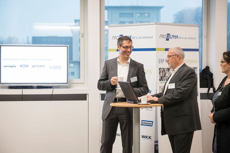 Der Kongress und die Tischmesse im Foyer boten einen angenehmen Rahmen für Gespräche und das Networking. (Thomas Entzeroth)