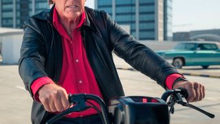 Das ist aber nicht K.I.T.T.: David Hasselhoff ist als Knight Rider mit dem falschen Fahrzeug unterwegs. (Mobile.de)