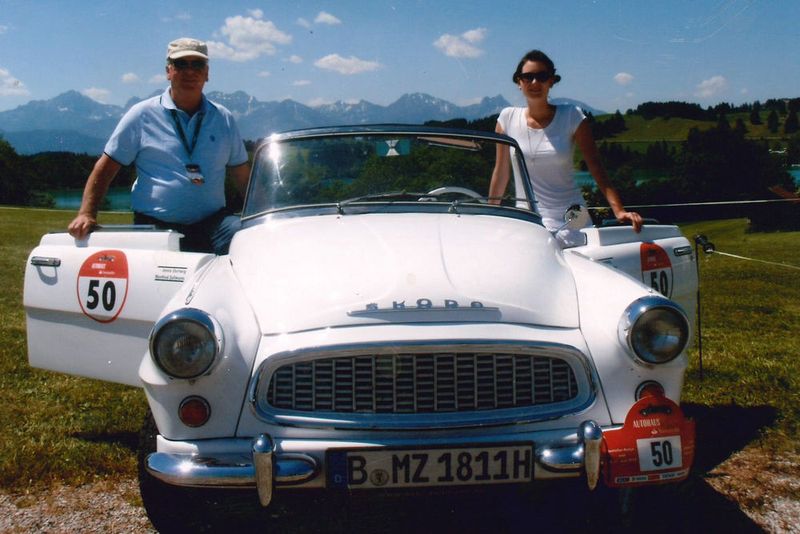 Auch Anni Oertwig im Skoda Cabrio ist schon Rennen gefahren. (privat)
