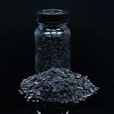 Vulkanox 4060, ein CCPD-haltiges Alterungsschutzmittel für die Reifenindustrie, als umweltfreundliche Alternative zu 6PPD. (Bild: Lanxess)
