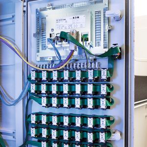 Über die Scheideanstalt verteilt kommen für verschiedenste Prozesse Touchpanel-Steuerungen (HMI/PLC) zum Einsatz, die mit rund 300 Komponenten über SmartWire-DT kommunizieren.