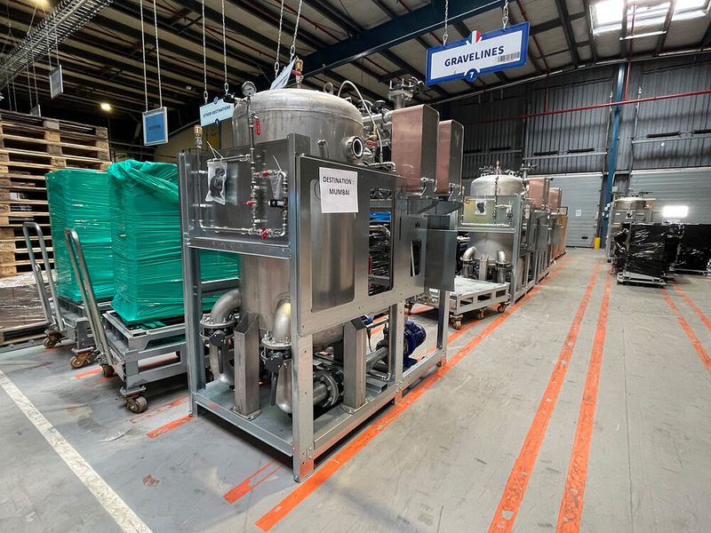 Villeicht nicht auf den ersten Blick erkennbar, aber die Kühleinheiten mitsamt Tank und Pumpe sind verhältnismäßig klein ....  (Bild: Ostler/Vogel IT-Medien GmbH)