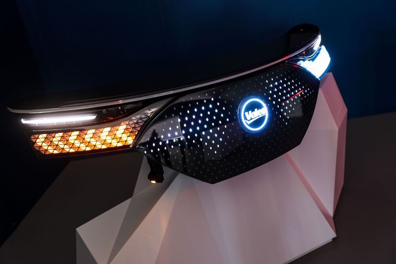 Premiere feierte die Lösung Pantomime von Valeo, die einen Algorithmus nutzt, um die Bewegungen gefährdeter Verkehrsteilnehmer wie Radfahrer zu analysieren. Automatisierte Fahrzeuge werden in der Lage sein, die Aktionen dieser Verkehrsteilnehmer zu antizipieren und eine sichere und effiziente Navigation zu gewährleisten. Pantomime ist auch in der Lage, die Anweisungen von Behörden wie der Polizei zu verstehen und zu befolgen. (Bild: Valeo)