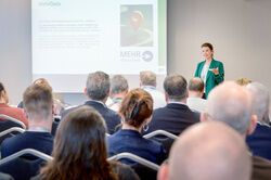 Der Kongress bot mit über 80 Workshops zu 42 Themen ein breites Spektrum an Fachwissen. Von Vertriebsstrategien für Produktneuheiten über innovative Marketingkonzepte bis hin zu Personal-Recruiting: Durch die interaktiven Formate erhielten die Teilnehmenden kompaktes Wissen und neue Ideen für ihre Geschäfte und Märkte.  (Bild: ElectronicPartner)