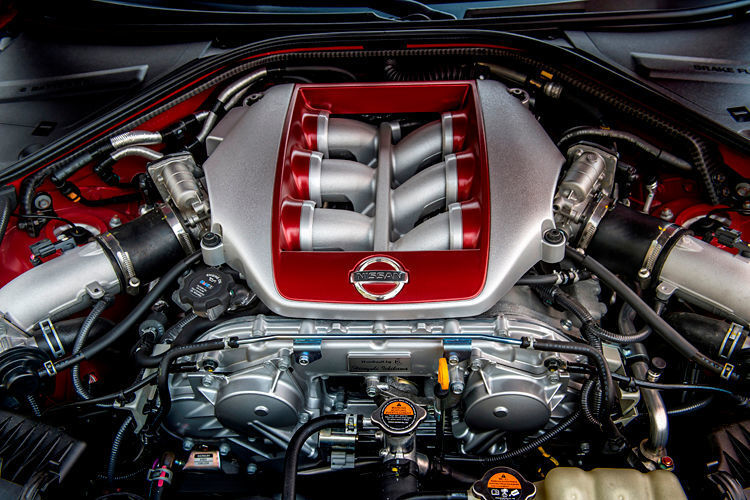Mit dem doppelt aufgeladenen 3,8 Liter-V6 mit 570 PS lässt sich der Nissan GT-R in 2,8 Sekunden von null auf Tempo 100 beschleunigen. Die Höchstgeschwindigkeit liegt bei 315 km/h.  (Nissan)
