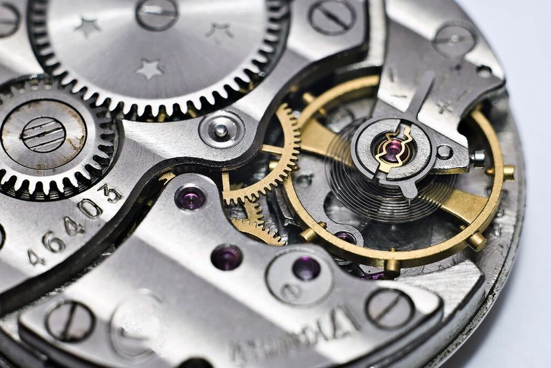 Wie viel Know-how in einem solchen Uhrwerk steckt, wird erst auf den zweiten Blick sichtbar.   (© Dmitriy Syechin - Fotolia)