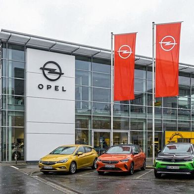Über die aktuelle Renditesituation in den Netzen schweigt sich Rüsselsheim aus. Der Opel-Händlerverband schätzt sie als „herausfordernd“ ein – also schlecht.    (Bild: Gemini / KI-generiert)