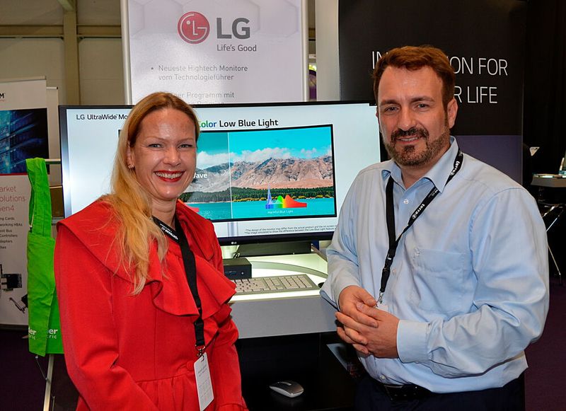 Hannah Lamotte (IT-Business) und Timo White (LG) (Bild: Michael Hase)