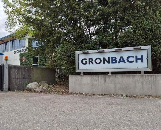 Hinter diesen Mauern wird jetzt nach einer schwierigen Zeit tief aufgeatmet! Denn die jetzt GWSPA heißende Wilhelm Gronbach GmbH in Wasserburg am Inn wird von der Demmel-Gruppe übernommen ...(Bild:  R. Zissmer)