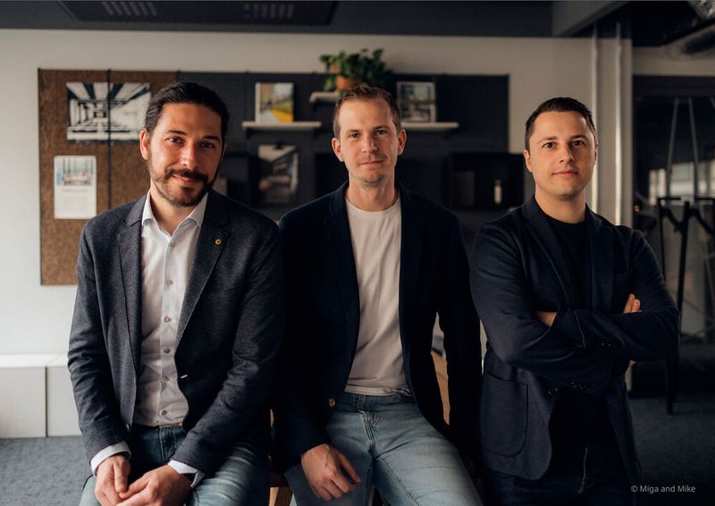 Platz 14: Im Zuge der E-Mobilität spielen in unserem Alltag Batterien eine immer größere Rolle. Das Unternehmen Circunomics von Cesar Prados (links), Sebastiaan Wolzak und Patrick Peter will deshalb eine Batterie-Kreislaufwirtschaft errichten. Dies soll mithilfe von Daten und einer intelligenten Plattform geschafft werden. Dadurch könne etwa die Lebensdauer einer Batterie vorhergesagt werden.  (Bild: Circunomics)