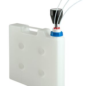 Die Safety-Waste-Caps lassen sich auf den unterschiedlichsten Behältern einsetzen.