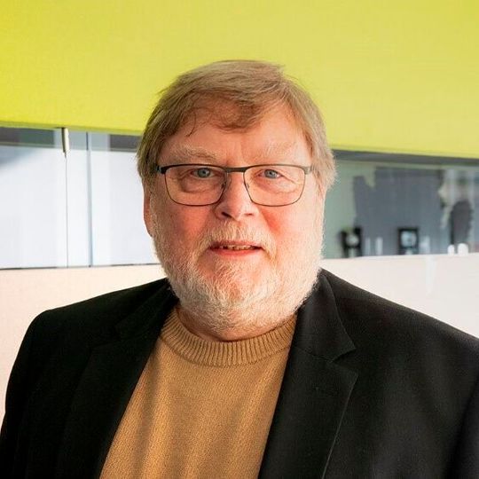 Dr. Jürgen Heydecke: Der erfahrene Batterieexperte von Jauch Quartz berichtet über den Markt der Lithium-Ionen-Batterie und gibt praktische Hinweise zu Lagerung, Verarbeitung, Anwendung und Assemblierung. Dr. Jürgen Heydecke: Der erfahrene Batterieexperte von Jauch Quartz berichtet über den Markt der Lithium-Ionen-Batterie und gibt praktische Hinweise zu Lagerung, Verarbeitung, Anwendung und Assemblierung.