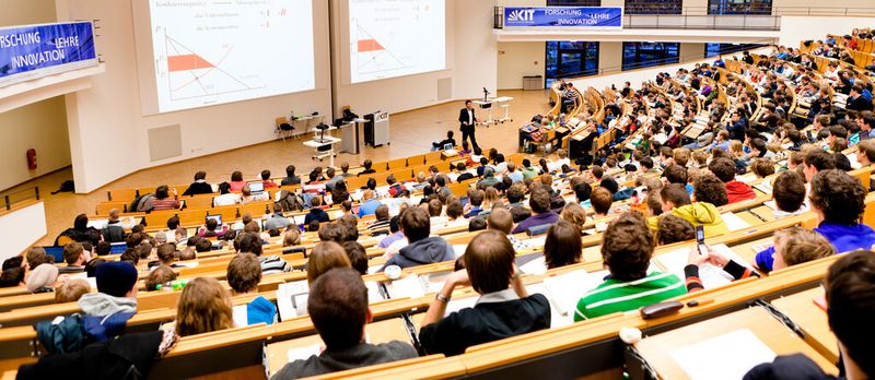 Die Qualität der Lehre im Ingenieurstudium in den Fachrichtungen Maschinenbau und Elektrotechnik zu verbessern, hat sich der VDMA mit seiner Maschinenhaus-Initiative auf die Fahnen geschrieben. (Bild: Harry Marx)