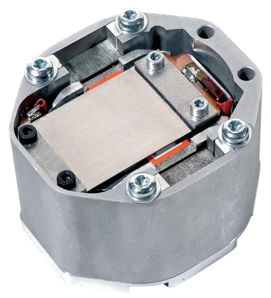 Bild 2: Dieser Aktor des Tilgers erzeugt besondere Schwingungen. Als gegenphasige Kompensationsschwingungen dämpfen sie störende Vibrationen. (Archiv: Vogel Business Media)