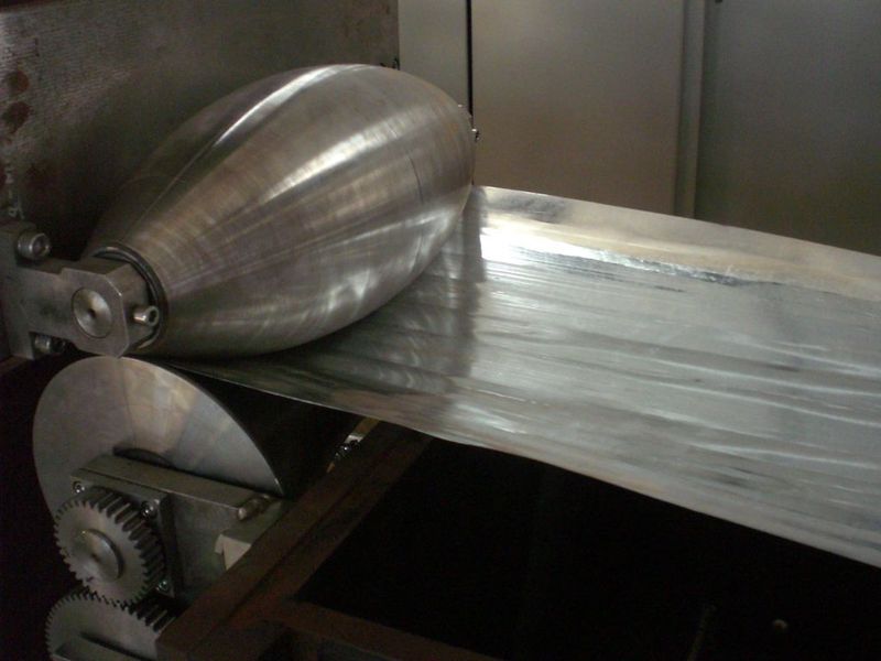 Extrudiertes Blech nach der Rohrauftrennung  (Bild: Stolfig)