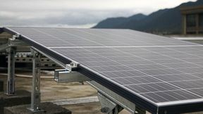 Silizium-Solarzellen können UV-bedingte Schäden auf molekularer Ebene selbst reparieren. Dies konnten Forscher der University of New South Wales in Australien beobachten. (Bild: frei lizenziert)