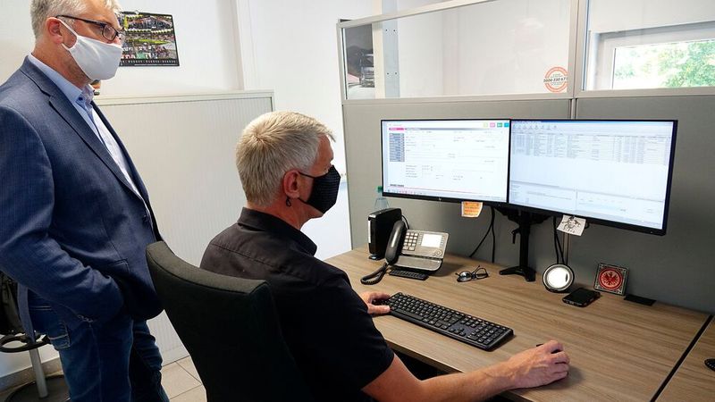 Eingehende Terminanfragen per Telefon, Internet oder aus vernetzten Autos laufen alle im gleichen System ein.  (Bild: Rosenow/»kfz-betrieb«)