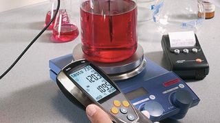 Der Testo 735 für die Temperaturmessung auch in agressiven Medien (Bild: Testo)