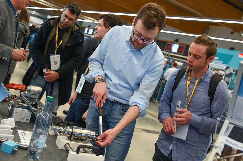 Mit ihren breit gefächerten Angeboten decken die Aussteller der Schraubtec sämtliche Aufgaben in der industriellen Verbindungstechnik ab. (Bild: Stefan Stark)