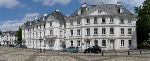 Zur Mittelausstattung im Saarland ab 2014 können derzeit noch keine abschließenden Angaben gemacht werden, da die bislang genutzten Förderprogramme Ende 2013 ausgelaufen sind und zurzeit neu gestaltet werden. Die saarländische Landesregierung prüft aktuell, welche Landes-, Bundes- und EU-Mittel für den zukünftig geförderten Breitbandausbau genutzt werden können. Unter anderem ist die Verwendung von ELER-Mitteln für den geförderten Breitbandausbau vorgesehen. (Niedermeyer Staatskanzlei Saarland)