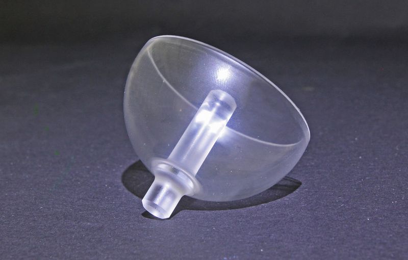 Dieser auf einer USG 500 bearbeitete Resonator wird – ähnlich wie der Laser-Gyros – auch für Positionier- und Lageerkennungssysteme benötigt. Hier sind Rundlaufgenauigkeiten vom Innen- zum Außendurchmesser von zirka 2 µm einzuhalten. (Bild: Dama/Lehmann)