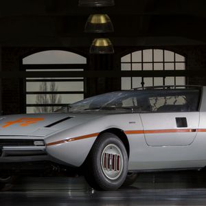 Ebenfalls debütierte 1971 das Show Car Alfa Romeo Caimano, ein keilförmiger Sportwagen auf Alfasud-Basis, designt von Giugiaro.(Alfa Romeo Stellantis)