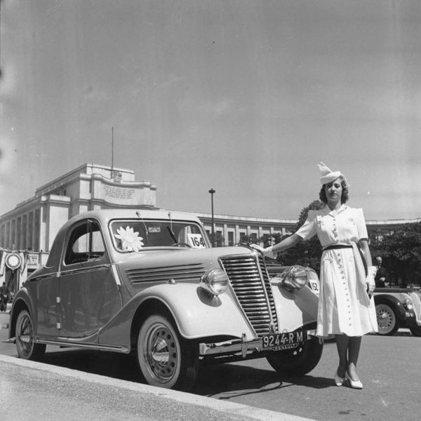 1936: Primaquatre Coupé. (Renault)