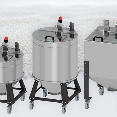 Roll-Container in den drei Größen 120 l, 200 l und 215 l (Bild: Siloanlagen Achberg, KI-Hinweis: Hintergrund KI-generiert)