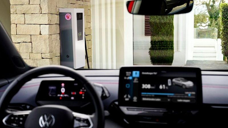 Das bidirektionale Laden kommt in immer mehr Modellen an und gewinnt finanziell für die E-Autofahrer an Bedeutung.(Bild:  VW)