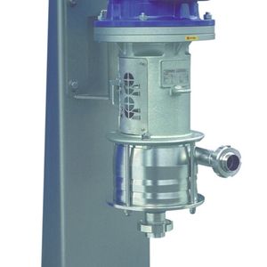 Eine Contra-Pumpe in vertikaler Bauweise mit integriertem Adapta-Block; er verbindet - ohne Steckwelle - mittels einer elastischen, kurz bauenden Serienkupplung die Pumpe mit IEC-Normmotoren oder auch Nema-Motoren. Eine restlose Entleerbarkeit ist über die Saugseite der Pumpe sichergestellt.