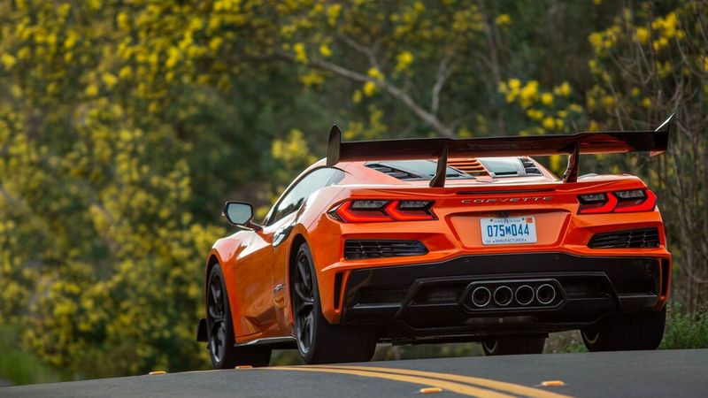 1.079 PS aus dem 5,5-Liter-Biturbo-V8 liefern nach wie vor den Grundton, dazu kommen 189 PS aus einem Elektromotor an der Vorderachse. (Bild: Chevrolet)