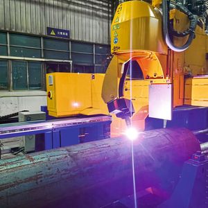 Dank Plasmarotor schneiden die CNC-Schneidanlagen PipeCut problemlos und genau beliebige Rohre und Profile unterschiedlicher Durchmesser. (Bild:  Microstep)