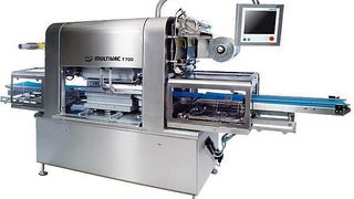 Bei automatischen Traysealern läuft der gesamte Prozess mechanisch ab: die Zuführung, der Transport, das Versiegeln und das Abführen der Trays.  Bild: Multivac (Archiv: Vogel Business Media)