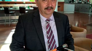 Klaus Joachim, Senior Manager Automation bei Lapp Systems, gibt einen Überblick über das Servokonfektionsgeschäft bei Lapp: „Momentan haben wir für den Bereich Servokonfektion fünf Standorte in Europa, Nordamerika und Asien. Diese sollen bald von einem neuen Standort in Singapur ergänzt werden.“ (S. Häuslein/konstruktionspraxis)